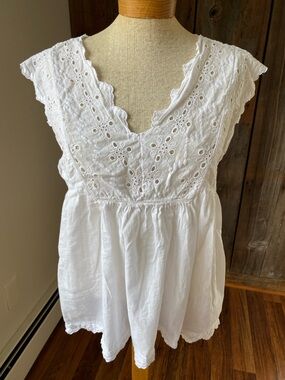 Lucky brand eyelet white 100% cotton v neck sleeveless baby doll top Sz S